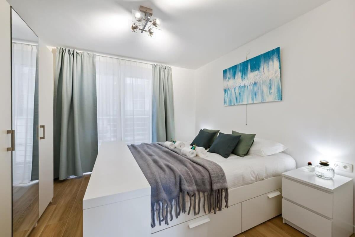 Huswell - With Frontal Sea View In Appartement